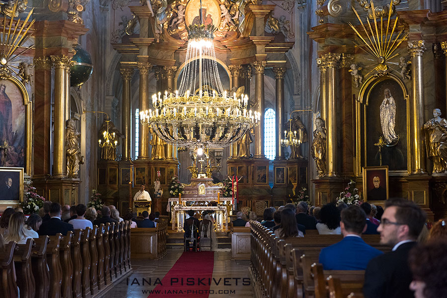 Reportaż ślubny z kościoła ceremonia w kościele św. Anny na placu Zamkowym w Warszawie fotograf ślubny na ślub i wesele plener ślubny w Warszawie Sesje zdjęciowe portretowe Warszawa fotoksiążka ślubna fotografia artystyczna artystyczne zdjęcia Reportaż ze ślubu i wesela Fotograf ślubny Warszawa, najlepszy fotograf ślubny w Warszawie. Zapraszam na reportaż ślubny z kościoła św. Anny, przygotowania, ślub kościelny, wesele, sesje zdjęciowe plenerowe, zdjęcia w plenerze, sesja zdjęciowa plenerowa, fotoksiążka ślubna z kościoła foto książka ze ślubu i wesela.