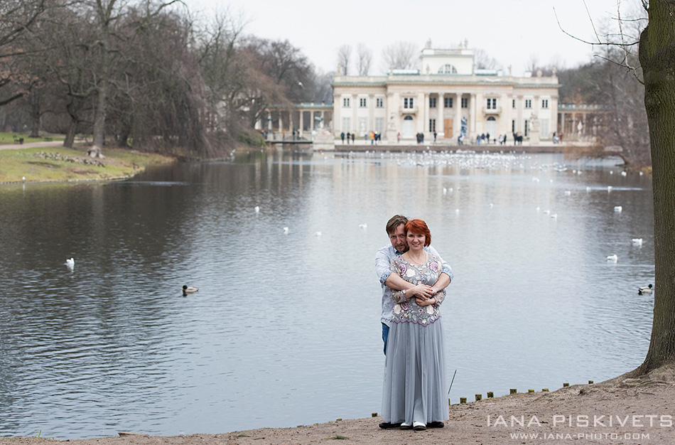 Фотографії з відпустки наш фотограф за кордоном де фотографуватися в Варшаві королівський парк лав-сторі взимку фотосесія закоханих красиві фотки кращі фоточки пози ідеї позування за покупками в Польщу різдвяні зимові канікули тепла європейська зима позы для лав стори на улице love story фотосессия в городе 