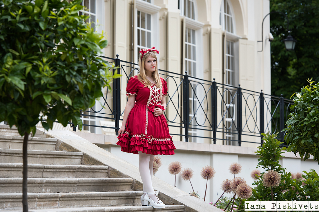 Photos in retro style Lolita in a city park in Warsaw. A Lolita Fashion and lifestyle blog. All about Gothic Lolita, Classic Lolita, Sweet Lolita, and other Japanese and other alternative fashion trends!