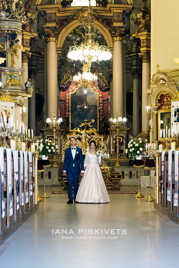 Fotografia ślubna Warszawa, Lublin. Reportaż ślubny, zdjęcia ślubne w Warszawie. Fotograf ślubny w Warszawie, Katedra Cerkiew św. Jura Jerzego we Lwowie, fotografia ślubna Lwow, plener ślubny Warszawa, zdjęcia ślubne Warszawa. Ile kosztuje fotograf na wesele i na sesje w plenerze? Cennik fotografa ślubnego – co jest ważne?