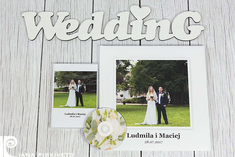 Exclusive wedding photo book, photo album of your wedding, church ceremony, marriage registration. What does a wedding photo book look like? How much does a photo book cost? Cost of a photo book. Wedding photo report Wedding photographer in Warsaw Poland 