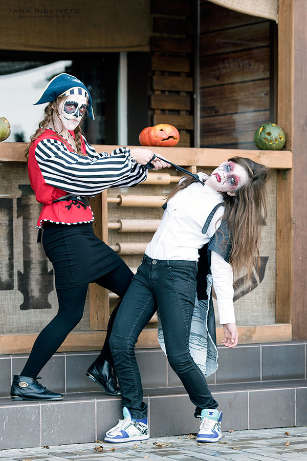 Photoshoot in the style of Halloween Photographer in Warsaw Halloween is one of the brightest holidays. Most of you begin to make preparations for the “most terrible night” in advance, selecting a party costume, makeup and hairstyle. Your efforts should n