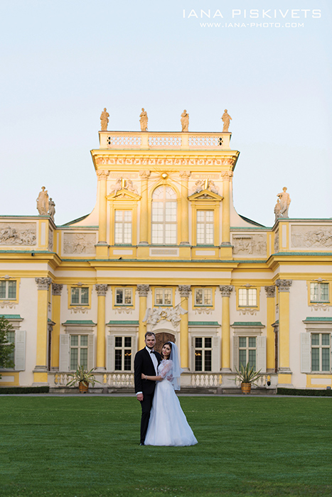 Jesienny plener ślubny w Łazienkach Królewskich w Warszawie. Sesja ślubna w Wilanowie. Fotograf ślubny w Warszawie. Sesja ślubna plenerowa w Wilanowie, zdjęcia ślubne w Warszawie. Bajkowy plener ślubny, bajkowe sesje ślubne, sesja ślubna w plenerze - Warszawa i okolice. Fotoksiążka ślubna. Fotografia ślubna Warszawa.