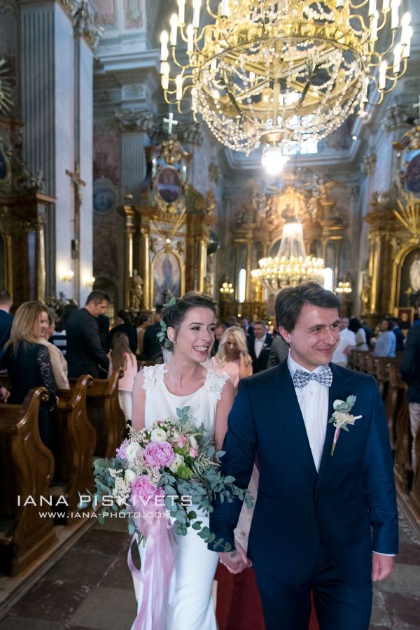 Ślub w kościele akademickim w Warszawie (św. Anny)