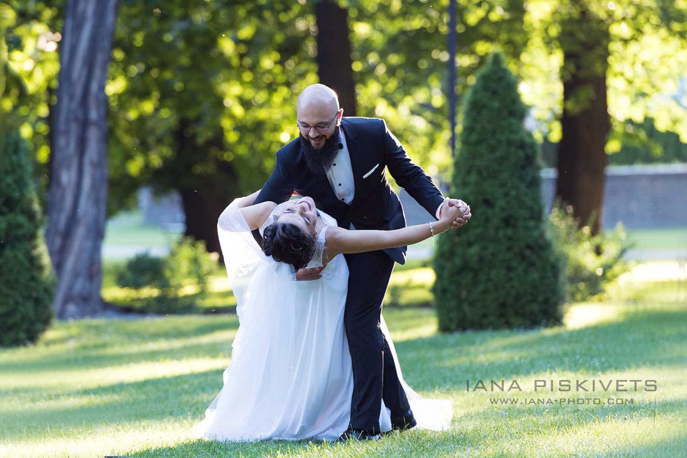 Wedding photos in the outdoors