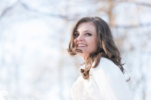 Happy woman! Happiness. Beauty Bride, photos civil marriage. True love. Marriage registration USC Pruszkow, romantic photo session. Professional wedding photographer in Warsaw, wedding photos.