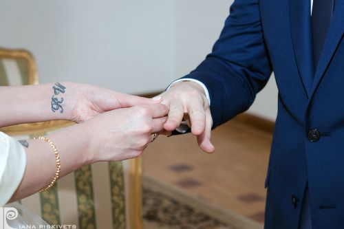 Wyjątkowe, piękne, naturalne zdjęcia ślubne. Przygotowania, błogosławieństwo, ceremonia. Dobry fotograf ślubny na ślub i wesele Warszawa. Autorski reportaż ślubny, fotograf na ślub i wesele, ślub cywilny. Prawdziwa miłość. Rejestracja małżeństwa USC.