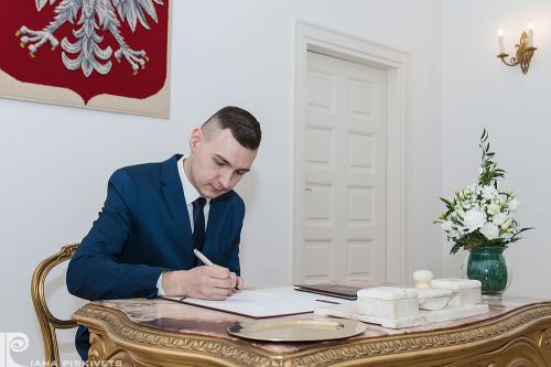 Wyjątkowe, piękne, naturalne zdjęcia ślubne. Przygotowania, błogosławieństwo, ceremonia. Dobry fotograf ślubny na ślub i wesele Warszawa. Autorski reportaż ślubny, fotograf na ślub i wesele, ślub cywilny. Prawdziwa miłość. Rejestracja małżeństwa USC.