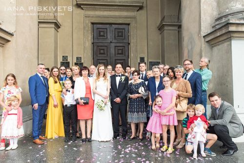 Professional wedding photographer in Warsaw Photo shoot of wedding, wedding ceremony in church, baptism in church: offer and prices Wedding photo shoot in a spring park, high-quality wedding photos for your photo album, manufacture of a wedding photo book