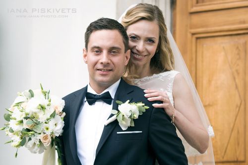 Wedding photo shoot at the Royal Castle in Warsaw, in the Wilanów Park, Łazienki Park, Warsaw Old Town. Beautiful pictures of your wedding in Europe. Wedding photo shoot in the city in winter, spring, summer, autumn Wedding photographer in Warsaw, Poland