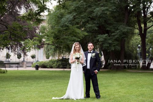 Wedding photo shoot at the Royal Castle in Warsaw, in the Wilanów Park, Łazienki Park, Warsaw Old Town. Beautiful pictures of your wedding in Europe. Wedding photo shoot in the city in winter, spring, summer, autumn Wedding photographer in Warsaw, Poland