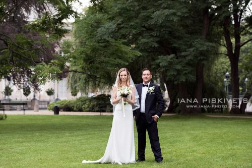 Wedding photo shoot at the Royal Castle in Warsaw, in the Wilanów Park, Łazienki Park, Warsaw Old Town. Beautiful pictures of your wedding in Europe. Wedding photo shoot in the city in winter, spring, summer, autumn Wedding photographer in Warsaw, Poland