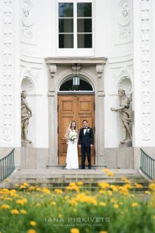 Wedding photo shoot at the Royal Castle in Warsaw, in the Wilanów Park, Łazienki Park, Warsaw Old Town. Beautiful pictures of your wedding in Europe. Wedding photo shoot in the city in winter, spring, summer, autumn Wedding photographer in Warsaw, Poland