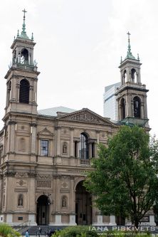 Reportaż ślubny w kościele Wszystkich Swiętych w Warszawie. Wyjątkowe, piękne, naturalne zdjęcia ślubne. Przygotowania, błogosławieństwo, ceremonia. Dobry fotograf ślubny na ślub i wesele Warszawa. Zdjęcia na ślubie, weselu oraz sesji ślubnej plenerowej.