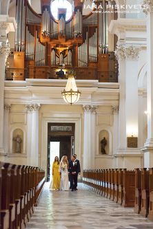 Professional wedding photographer in Warsaw Photo shoot of wedding, wedding ceremony in church, baptism in church: offer and prices Wedding photo shoot in a spring park, high-quality wedding photos for your photo album, manufacture of a wedding photo book