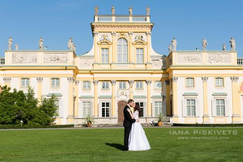 Весільна фотосесія в Королівському Замку в Варшаві, в Парку Вілянув, Лазенках Королівських, Старому Місті. Красиві фотографії з Вашого весілля в Європі. Весільна фотосесія в місті взимку, навесні, влітку, восени. Весільний фотограф Варшава, Польща.