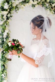 Professional wedding photographer in Warsaw Photo shoot of wedding, wedding ceremony in church, baptism in church: offer and prices Wedding photo shoot in a spring park, high-quality wedding photos for your photo album, manufacture of a wedding photo book