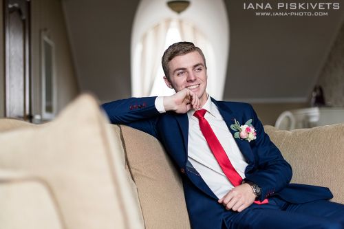 Sesja ślubna w studio fotograficznym w Warszawie. Fotograf ślubny Warszawa. Fotografia ślubna i weselna — reportaże ślubne, plener ślubny, fotografia przygotowań ślubnych, ceremonii w kościele, pozostałe usługi fotograficzne, sesje plenerowe, fotoksiążka.