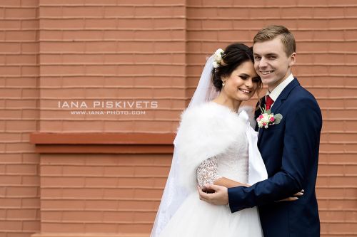 Professional wedding photographer in Warsaw Photo shoot of wedding, wedding ceremony in church, baptism in church: offer and prices Wedding photo shoot in a spring park, high-quality wedding photos for your photo album, manufacture of a wedding photo book