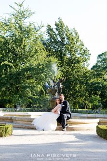 Professional wedding photographer in Warsaw Photo shoot of wedding, wedding ceremony in church, baptism in church: offer and prices Wedding photo shoot in a spring park, high-quality wedding photos for your photo album, manufacture of a wedding photo book