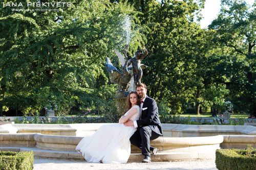 Professional wedding photographer in Warsaw Photo shoot of wedding, wedding ceremony in church, baptism in church: offer and prices Wedding photo shoot in a spring park, high-quality wedding photos for your photo album, manufacture of a wedding photo book