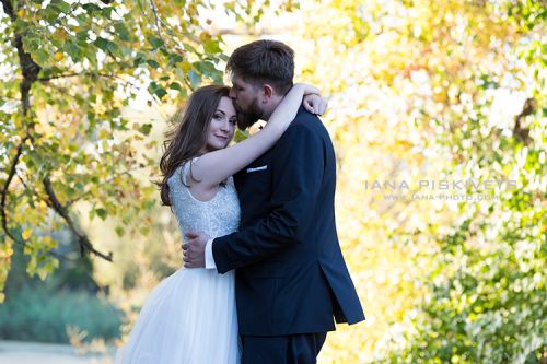 Professional wedding photographer in Warsaw Photo shoot of wedding, wedding ceremony in church, baptism in church: offer and prices Wedding photo shoot in a spring park, high-quality wedding photos for your photo album, manufacture of a wedding photo book