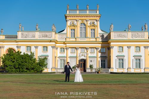 Королівський палац в Варшаві. Найкрасивіші місця для весільної фотосесії. Парк Вілянув і Лазенки Королівські, Старе Місто, Центрум, берег Вісли у Варшаві. Професійний весільний фотограф в Польщі. Красиві весільні фотографії, весільна фотокнига, фотоальбом