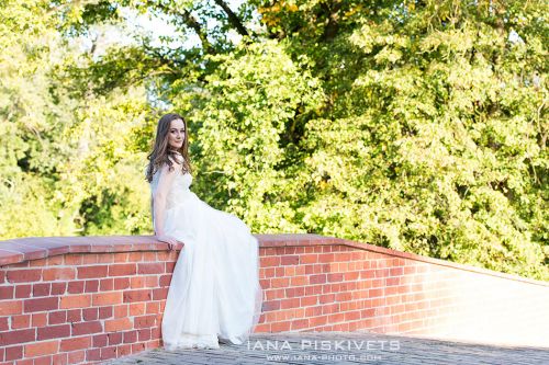 Professional wedding photographer in Warsaw Photo shoot of wedding, wedding ceremony in church, baptism in church: offer and prices Wedding photo shoot in a spring park, high-quality wedding photos for your photo album, manufacture of a wedding photo book