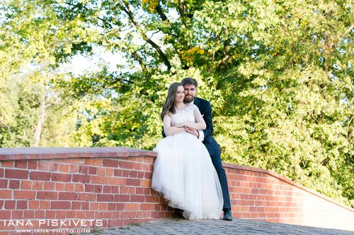 Professional wedding photographer in Warsaw Photo shoot of wedding, wedding ceremony in church, baptism in church: offer and prices Wedding photo shoot in a spring park, high-quality wedding photos for your photo album, manufacture of a wedding photo book