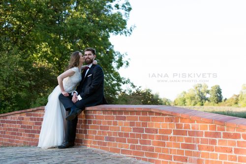 Professional wedding photographer in Warsaw Photo shoot of wedding, wedding ceremony in church, baptism in church: offer and prices Wedding photo shoot in a spring park, high-quality wedding photos for your photo album, manufacture of a wedding photo book