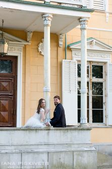 Professional wedding photographer in Warsaw Photo shoot of wedding, wedding ceremony in church, baptism in church: offer and prices Wedding photo shoot in a spring park, high-quality wedding photos for your photo album, manufacture of a wedding photo book