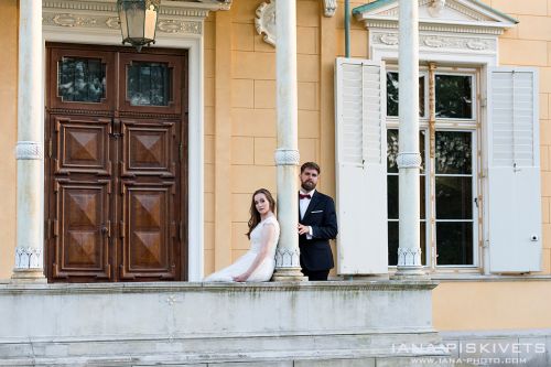 Professional wedding photographer in Warsaw Photo shoot of wedding, wedding ceremony in church, baptism in church: offer and prices Wedding photo shoot in a spring park, high-quality wedding photos for your photo album, manufacture of a wedding photo book