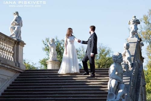 Professional wedding photographer in Warsaw Photo shoot of wedding, wedding ceremony in church, baptism in church: offer and prices Wedding photo shoot in a spring park, high-quality wedding photos for your photo album, manufacture of a wedding photo book