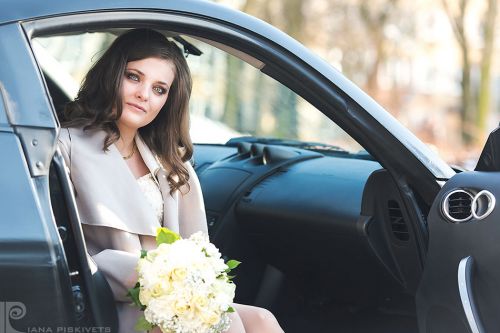 Wedding photo shoot at the Royal Castle in Warsaw, in the Wilanów Park, Łazienki Park, Warsaw Old Town. Beautiful pictures of your wedding in Europe. Wedding photo shoot in the city in winter, spring, summer, autumn Wedding photographer in Warsaw, Poland