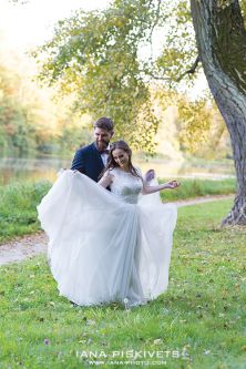 Professional wedding photographer in Warsaw Photo shoot of wedding, wedding ceremony in church, baptism in church: offer and prices Wedding photo shoot in a spring park, high-quality wedding photos for your photo album, manufacture of a wedding photo book