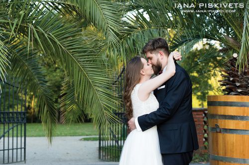 Professional wedding photographer in Warsaw Photo shoot of wedding, wedding ceremony in church, baptism in church: offer and prices Wedding photo shoot in a spring park, high-quality wedding photos for your photo album, manufacture of a wedding photo book