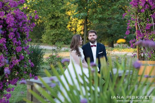 Professional wedding photographer in Warsaw Photo shoot of wedding, wedding ceremony in church, baptism in church: offer and prices Wedding photo shoot in a spring park, high-quality wedding photos for your photo album, manufacture of a wedding photo book