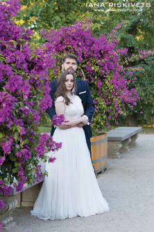 Professional wedding photographer in Warsaw Photo shoot of wedding, wedding ceremony in church, baptism in church: offer and prices Wedding photo shoot in a spring park, high-quality wedding photos for your photo album, manufacture of a wedding photo book