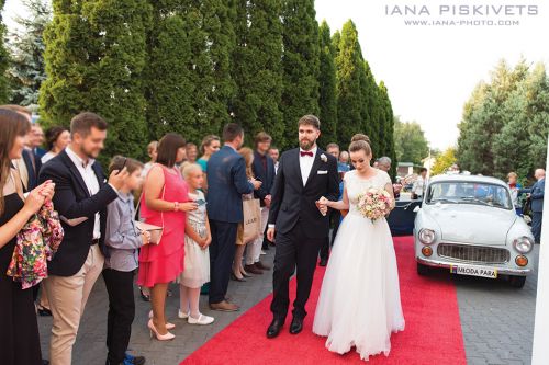 Warsaw professional wedding photographer abroad in Europe pricetag portrait of the bride with wedding photography prices wedding photobook SRO civil marriage registration romantic photo shoot lava-story wedding registry office in Warsaw value photoshoot b