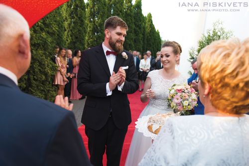 Przyjęcie weselne w Hotelu Groman, Sękocin, Poland. Dobry fotograf na wesele, reportaż ślubny, ślub kościelny i cywilny USC Warszawa, koszt, cennik. Profesjonalna fotografia slubna cena, fotoreportaże, sesje narzeczeńskie, sesja zdjęciowa plenerowa.