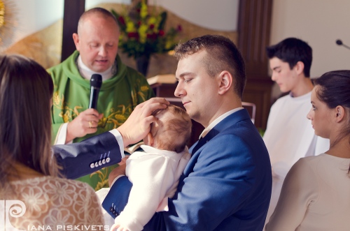 Photographer child and family baptism.