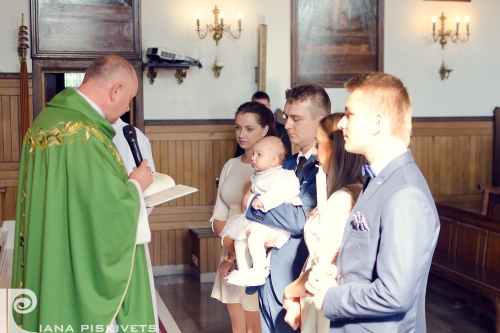 Photographer child and family baptism.