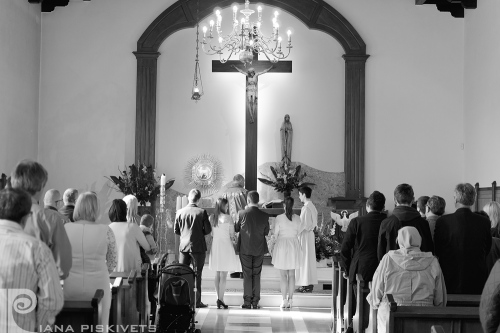 Photographer child and family baptism.