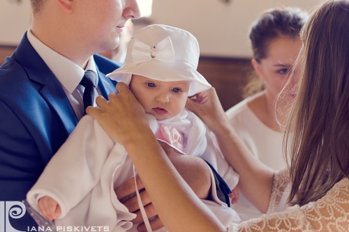 fotografowanie uroczystości Najlepszy Fotograf na Chrzest w Warszawie, Zdjęcia z Chrzcin, chrzest święty, chrzciny, fotografia chrzcin, Fotografuję chrzty na terenie Warszawy, odbywające się zarówno w czasie, jak i po mszy. 