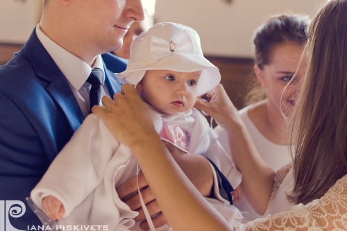 Photographer child and family baptism.