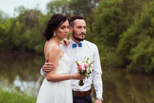 букет нареченої Традиційна весільна фотосесія. Весільна фотосесія взимку, навесні і влітку. Кращі пози, місця для весільної фотосесії в місті. Закохані. Варшава Польща.