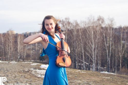 female violinist in a blue dresses
