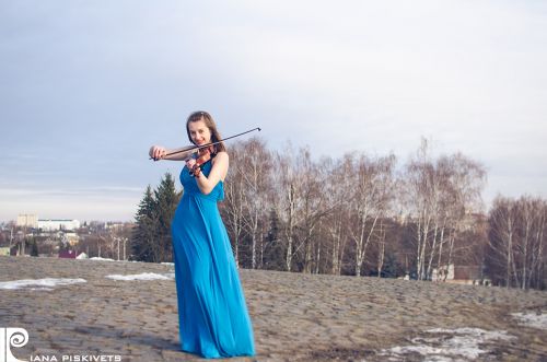 ideas for photo shoots with violin