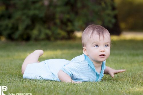 немовля Дитячий і сімейний фотограф в Варшаві Польща - послуги професійної дитячої та сімейної фотозйомки. Фотосесії для дітей, новонароджених, вагітних, сімейні фотосесії в парку Лазенки Королівські в Варшаві.